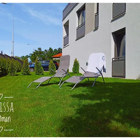 Melissa Apartman *