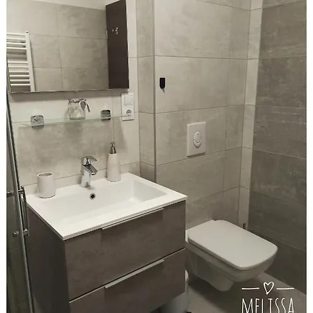 Melissa Apartman بالاتونفوريد
